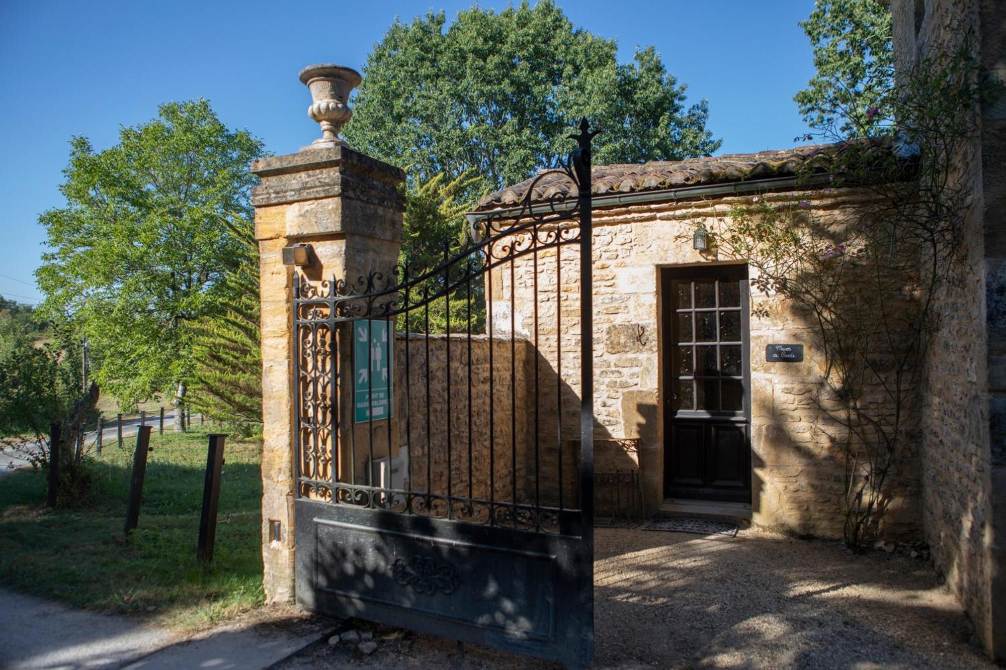Les Bernardies Simeyrols Habitación foto
